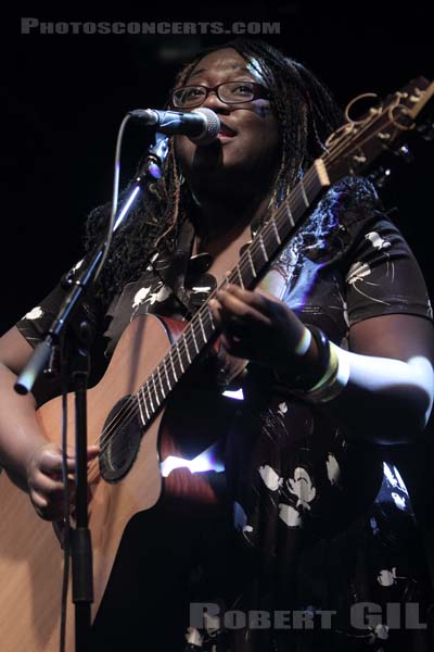MELISSA LAVEAUX - 2011-01-15 - PARIS - La Fleche d'Or - 